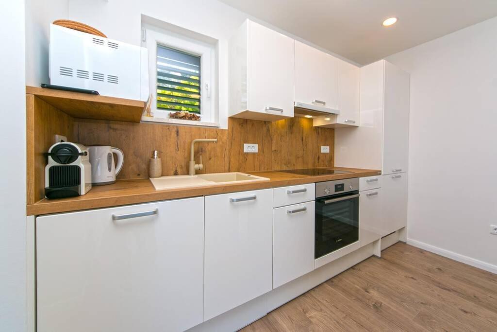 Apartman Macan Brela Eksteriør bilde