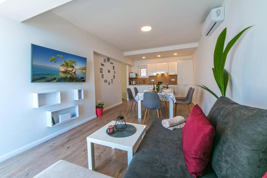 Apartman Macan Brela Eksteriør bilde